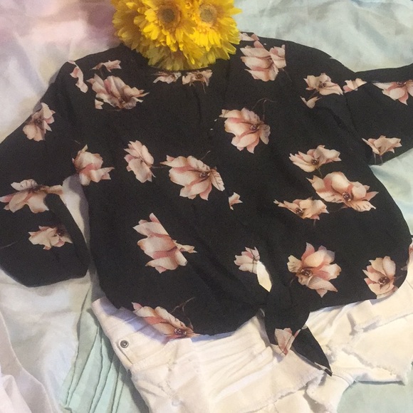 ❌DONATED❌Black Floral Front Tie Button Up V-neck Top - Picture 5 of 9